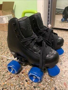 Riedell kids Black Roller Skates with Blue Wheels - Kids Toy size 13
